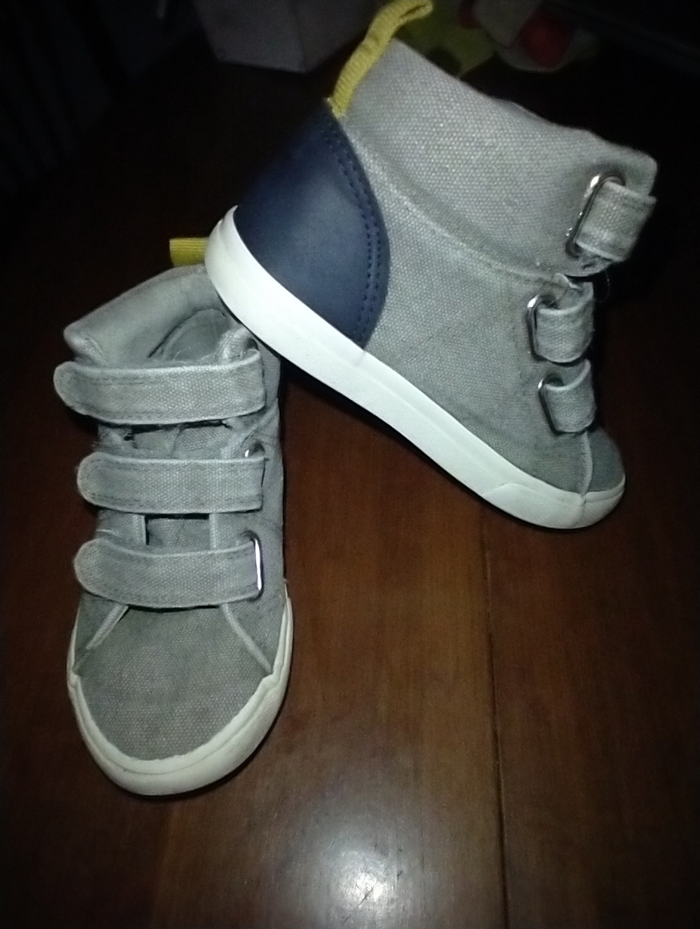 Cat & Jack Kids Gray High-Top Sneakers w Navy Heel Yellow Pull Tab Toddler Sz 9
